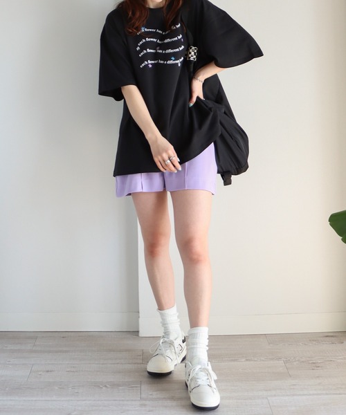 COURO(コウロ)の「ハート刺繍/花柄刺繍Tシャツ(Tシャツ/カットソー・レディース・ホワイト系/ブラック/クリーム/ネイビー系2/ブラック系/ネイビー/オートミール/ミント/ホワイト/ライトグリーン・M/L)」の14枚目の写真