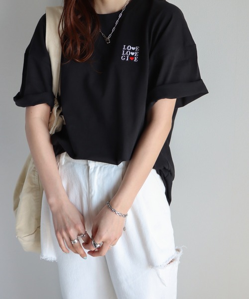 COURO(コウロ)の「ハート刺繍/花柄刺繍Tシャツ(Tシャツ/カットソー・レディース・ホワイト系/ブラック/クリーム/ネイビー系2/ブラック系/ネイビー/オートミール/ミント/ホワイト/ライトグリーン・M/L)」の16枚目の写真