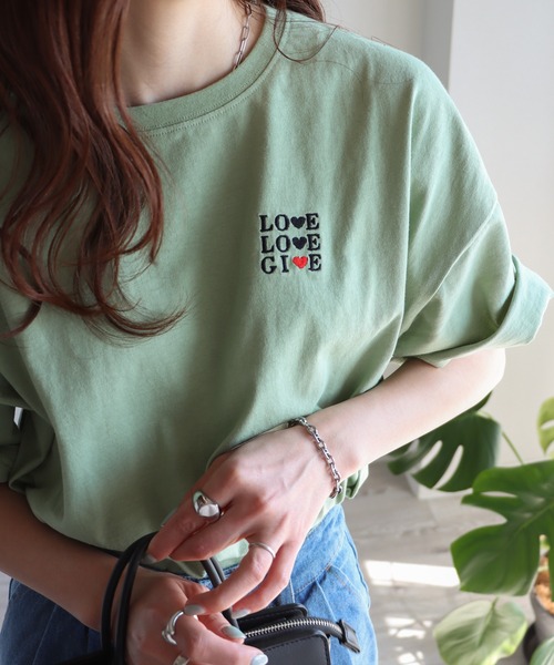 COURO(コウロ)の「ハート刺繍/花柄刺繍Tシャツ(Tシャツ/カットソー・レディース・ホワイト系/ブラック/クリーム/ネイビー系2/ブラック系/ネイビー/オートミール/ミント/ホワイト/ライトグリーン・M/L)」の15枚目の写真