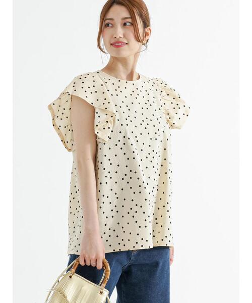 Te chichi（テチチ）の「サッカードットフレアスリーブブラウス