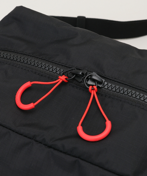 HUNTER（ハンター）の「【HUNTER/ハンター】 travel ripstop crossbody（ボディバッグ/ウエストポーチ・レディース・ブラック/カーキ/イエロー・FREE）」の6枚目の写真