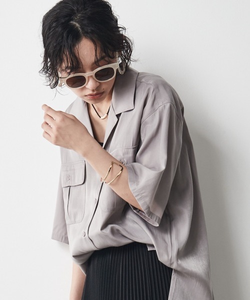 CHIC STYLE（シックスタイル）の「＜大きいサイズ＞アウトポケットシャツ シックスタイル（シャツ/ブラウス・レディース・グレー/ブラック・L/LL/3L/4L/5L）」の2枚目の写真