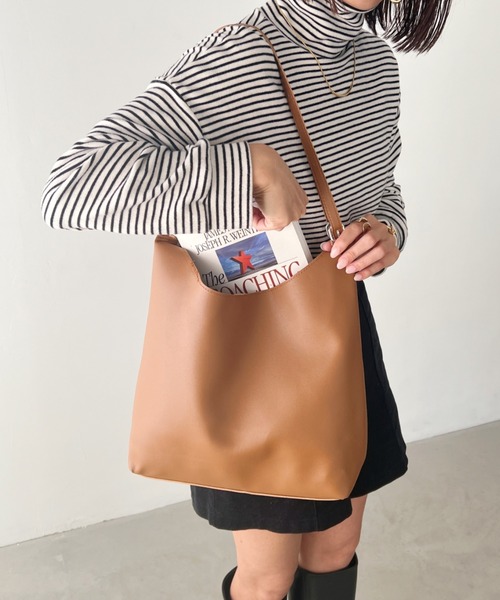 MYMOOD.（マイムード）の「【A4サイズ収納可】ポーチ付き PU ダブルベルト トートバッグ（トートバッグ・レディース・ライトベージュ/ブラウン/ブラック・FREE）」の19枚目の写真