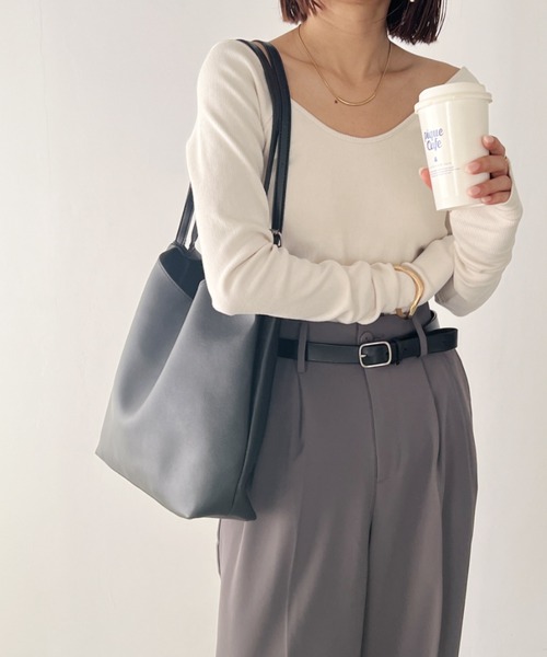 MYMOOD.（マイムード）の「【A4サイズ収納可】ポーチ付き PU ダブルベルト トートバッグ（トートバッグ・レディース・ライトベージュ/ブラウン/ブラック・FREE）」の9枚目の写真