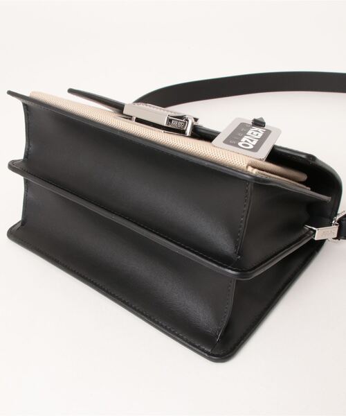 KENZO(ケンゾー)の「'Rue Vivienne' スモール バッグ ウィズ ストラップ(ショルダーバッグ・レディース・ブラック系その他/レッド系その他・ONE SIZE)」の4枚目の写真