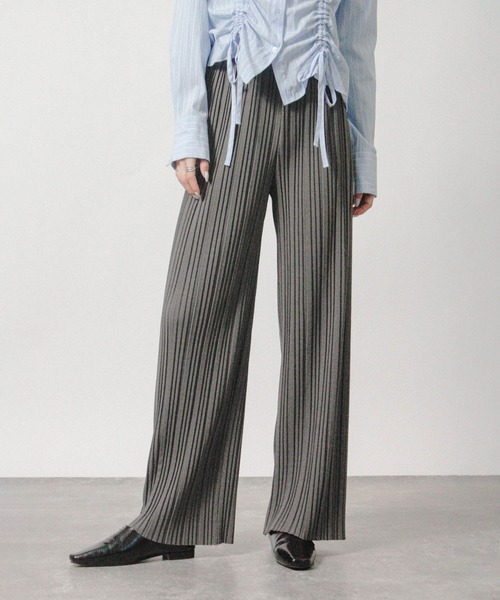 Social GIRL（ソーシャルガール）の「セルフカット プリーツパンツ セミワイドパンツ イージーパンツ（その他パンツ・レディース・ブラック/ベージュ/カーキ/モカ/グレイッシュベージュ/ライトブラウン/オフホワイト/ホワイト系その他/ブラック系その他2/ブラック系その他/ライトグリーン/イエロー/ダークグリーン/チャコールグレー・M/L）」の6枚目の写真