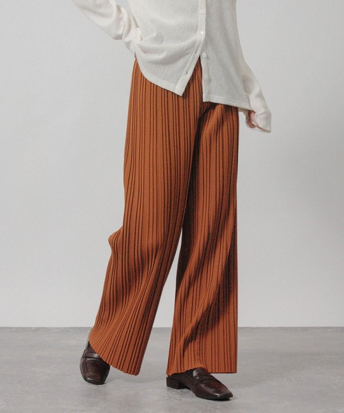 Social GIRL（ソーシャルガール）の「セルフカット プリーツパンツ セミワイドパンツ イージーパンツ（その他パンツ・レディース・ブラック/ベージュ/カーキ/モカ/グレイッシュベージュ/ライトブラウン/オフホワイト/ホワイト系その他/ブラック系その他2/ブラック系その他/ライトグリーン/イエロー/ダークグリーン/チャコールグレー・M/L）」の8枚目の写真