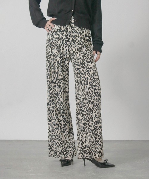 Social GIRL（ソーシャルガール）の「セルフカット プリーツパンツ セミワイドパンツ イージーパンツ（その他パンツ・レディース・ブラック/ベージュ/カーキ/モカ/グレイッシュベージュ/ライトブラウン/オフホワイト/ホワイト系その他/ブラック系その他2/ブラック系その他/ライトグリーン/イエロー/ダークグリーン/チャコールグレー・M/L）」の18枚目の写真