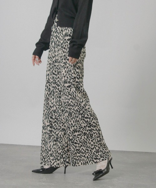 Social GIRL（ソーシャルガール）の「セルフカット プリーツパンツ セミワイドパンツ イージーパンツ（その他パンツ・レディース・ブラック/ベージュ/カーキ/モカ/グレイッシュベージュ/ライトブラウン/オフホワイト/ホワイト系その他/ブラック系その他2/ブラック系その他/ライトグリーン/イエロー/ダークグリーン/チャコールグレー・M/L）」の19枚目の写真