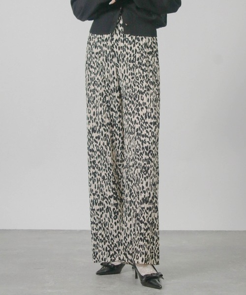 Social GIRL（ソーシャルガール）の「セルフカット プリーツパンツ セミワイドパンツ イージーパンツ（その他パンツ・レディース・ブラック/ベージュ/カーキ/モカ/グレイッシュベージュ/ライトブラウン/オフホワイト/ホワイト系その他/ブラック系その他2/ブラック系その他/ライトグリーン/イエロー/ダークグリーン/チャコールグレー・M/L）」の21枚目の写真