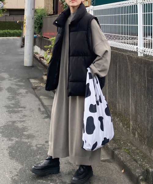 CORNERS（コーナーズ）の「ハイネックニットロングワンピース（ワンピース・レディース・ブラック/グレー/カーキ/グレイッシュベージュ/アイボリー・M）」の5枚目の写真