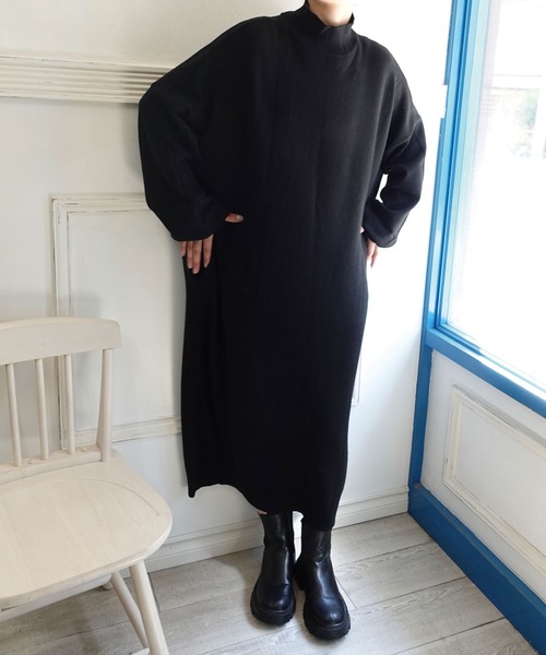 CORNERS（コーナーズ）の「ハイネックニットロングワンピース（ワンピース・レディース・ブラック/グレー/カーキ/グレイッシュベージュ/アイボリー・M）」の16枚目の写真
