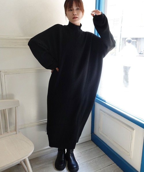 CORNERS（コーナーズ）の「ハイネックニットロングワンピース（ワンピース・レディース・ブラック/グレー/カーキ/グレイッシュベージュ/アイボリー・M）」の18枚目の写真