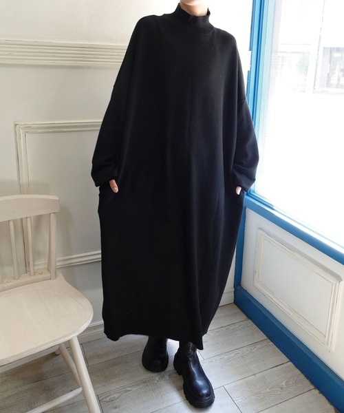 CORNERS（コーナーズ）の「ハイネックニットロングワンピース（ワンピース・レディース・ブラック/グレー/カーキ/グレイッシュベージュ/アイボリー・M）」の19枚目の写真