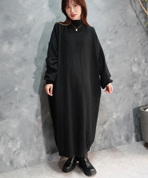 CORNERS（コーナーズ）の「ハイネックニットロングワンピース（ワンピース・レディース・ブラック/グレー/カーキ/グレイッシュベージュ/アイボリー・M）」の6枚目の写真