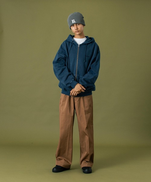 PIGMENT DYED EMBOSS LOGO ZIP HOODED SWEAT（パーカー