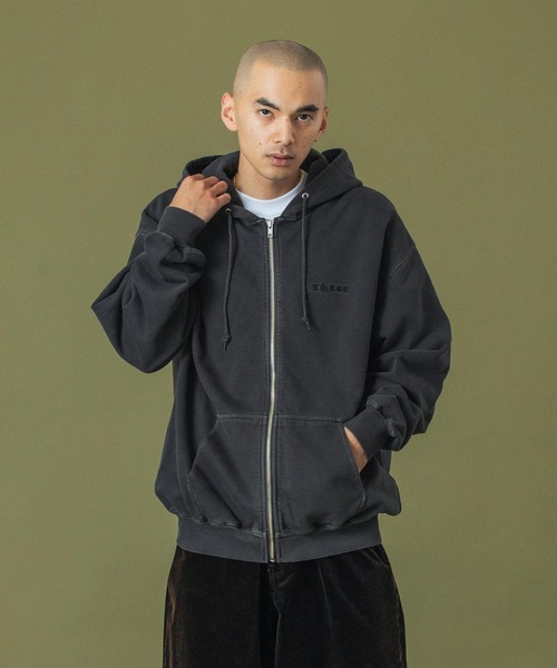 セール】PIGMENT DYED EMBOSS LOGO ZIP HOODED SWEAT（パーカー