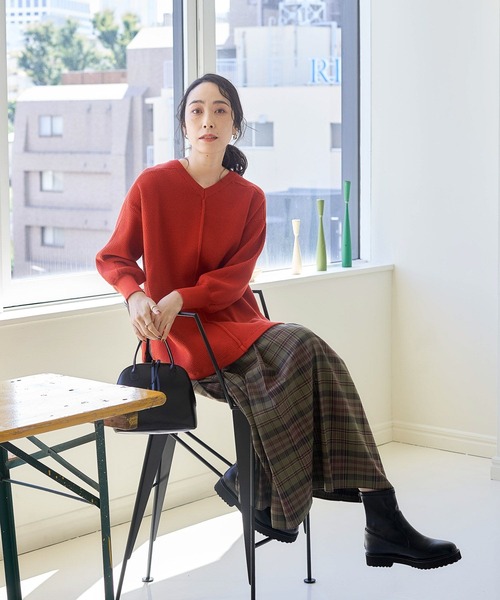 studio CLIP（スタディオクリップ）の「【玄長なおこさんコラボ/3シーズンニット】洗える着回し軽ニット（ニット/セーター・レディース・レッド/ブラック/その他7/アイボリー/グレー・FREE）」の21枚目の写真