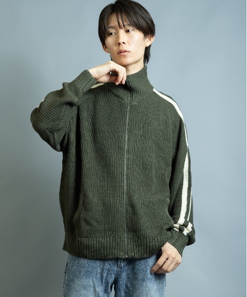 En serio TOKYO(エンソリオトーキョー)の「片畦編み 袖ラインニットトラックJKT(ニット/セーター・メンズ・ネイビー/オリーブ/ダークオレンジ/ブラック・L/M)」の3枚目の写真
