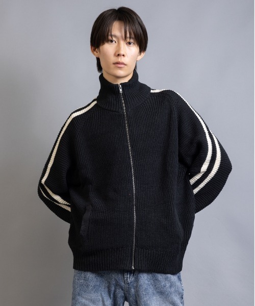 En serio TOKYO(エンソリオトーキョー)の「片畦編み 袖ラインニットトラックJKT(ニット/セーター・メンズ・ネイビー/オリーブ/ダークオレンジ/ブラック・L/M)」の2枚目の写真