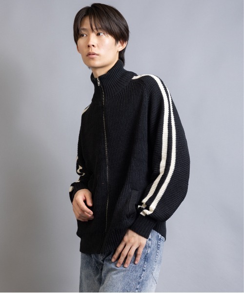 En serio TOKYO(エンソリオトーキョー)の「片畦編み 袖ラインニットトラックJKT(ニット/セーター・メンズ・ネイビー/オリーブ/ダークオレンジ/ブラック・L/M)」の13枚目の写真