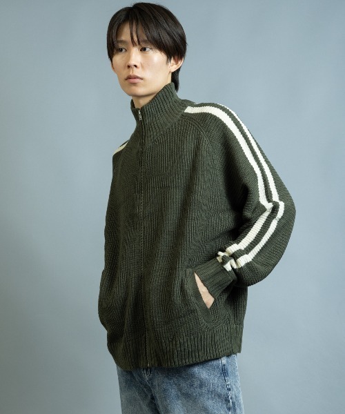En serio TOKYO(エンソリオトーキョー)の「片畦編み 袖ラインニットトラックJKT(ニット/セーター・メンズ・ネイビー/オリーブ/ダークオレンジ/ブラック・L/M)」の14枚目の写真