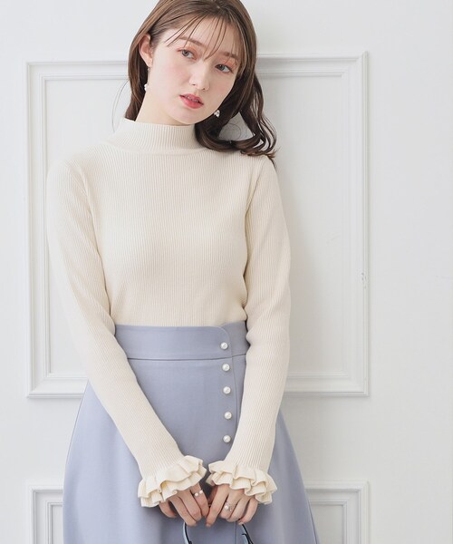 couture brooch(クチュールブローチ)の「◆バックフェイクパール袖口フリルハイネックニット(ニット/セーター・レディース・ブラック/サックスブルー/アイボリー/ナチュラル/ベビーピンク・38/42/34)」の10枚目の写真