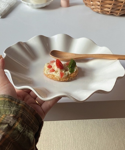 Made in I（メイドインアイ）の「うねうねフリルラウンドプレート（食器・レディース・ホワイト・FREE）」の8枚目の写真