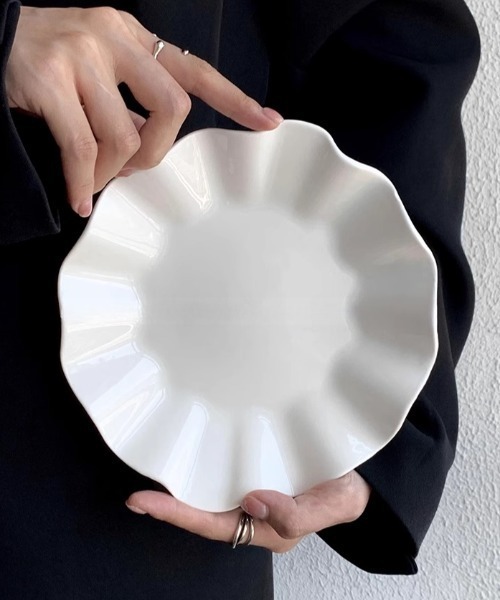 Made in I（メイドインアイ）の「うねうねフリルラウンドプレート（食器・レディース・ホワイト・FREE）」の2枚目の写真