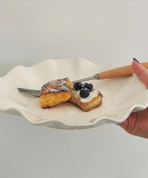 Made in I（メイドインアイ）の「うねうねフリルラウンドプレート（食器・レディース・ホワイト・FREE）」の4枚目の写真