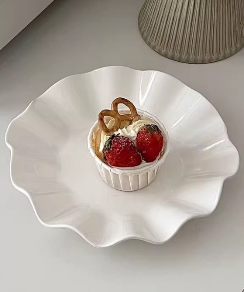 Made in I（メイドインアイ）の「うねうねフリルラウンドプレート（食器・レディース・ホワイト・FREE）」の5枚目の写真