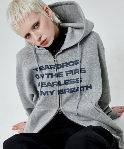 runningHIGH（ランニングハイ）の「【runningHIGH】LETTERING ZIP UP HOODIE（パーカー・レディース・グレー/カモフラージュ/ブラック・ONE SIZE）」の2枚目の写真