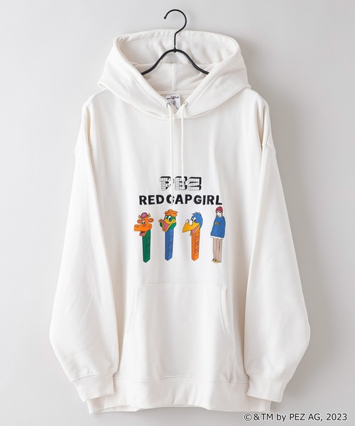 Red Cap Girl(レッドキャプガール)の「【PEZ × RED CAP GIRL】 裏毛イラスト ビッグシルエットフーディー プルパーカー(パーカー・メンズ・アイボリー/チャコールグレー/グレー・LARGE/MEDIUM)」の2枚目の写真