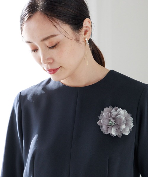 Elura（エルーラ）の「アソートコサージュ／995316（ブローチ/コサージュ・レディース・グレイッシュベージュ/アイボリー/ピンクベージュ/グレー/ベージュ/ライトグレー・ONE SIZE）」の15枚目の写真