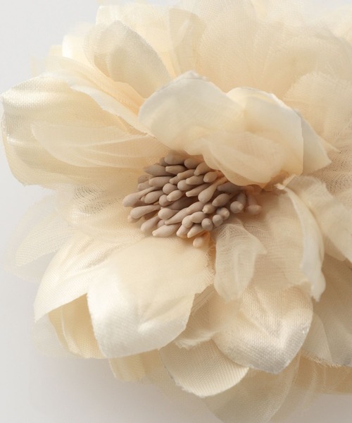 Elura（エルーラ）の「アソートコサージュ／995316（ブローチ/コサージュ・レディース・グレイッシュベージュ/アイボリー/ピンクベージュ/グレー/ベージュ/ライトグレー・ONE SIZE）」の9枚目の写真