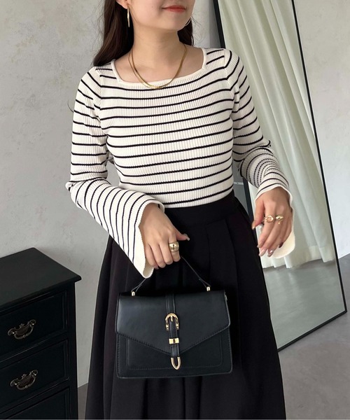 prose verse（プロズヴェール）の「スクエアネックフレアスリーブ