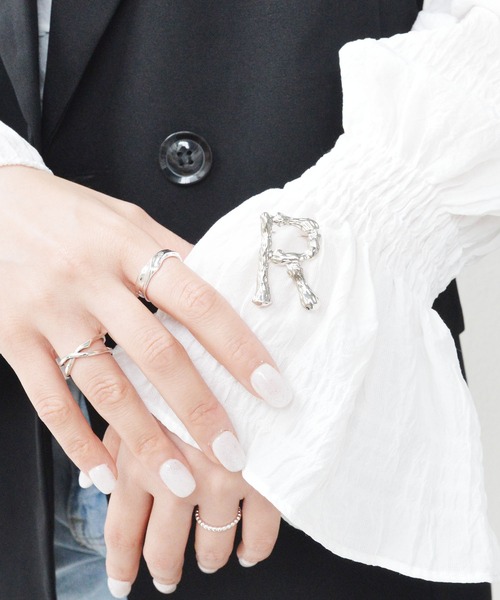 styiro(スタイロ)の「イニシャルメタルブローチ(ブローチ/コサージュ・レディース・シルバー系/ゴールド系/シルバー系3/シルバー系4/シルバー系5/シルバー系6/シルバー系8/ゴールド系3/ゴールド系4/ゴールド系5/ゴールド系6/ゴールド系8/ゴールド系2/ゴールド系9/シルバー系1/ゴールド系7/シルバー系2/ゴールド系1/シルバー系7/シルバー系9・FREE)」の10枚目の写真