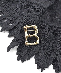 styiro（スタイロ）の「イニシャルメタルブローチ（ブローチ/コサージュ）」