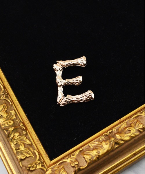 styiro(スタイロ)の「イニシャルメタルブローチ(ブローチ/コサージュ・レディース・シルバー系/ゴールド系/シルバー系3/シルバー系4/シルバー系5/シルバー系6/シルバー系8/ゴールド系3/ゴールド系4/ゴールド系5/ゴールド系6/ゴールド系8/ゴールド系2/ゴールド系9/シルバー系1/ゴールド系7/シルバー系2/ゴールド系1/シルバー系7/シルバー系9・FREE)」の13枚目の写真