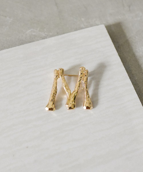 styiro(スタイロ)の「イニシャルメタルブローチ(ブローチ/コサージュ・レディース・シルバー系/ゴールド系/シルバー系3/シルバー系4/シルバー系5/シルバー系6/シルバー系8/ゴールド系3/ゴールド系4/ゴールド系5/ゴールド系6/ゴールド系8/ゴールド系2/ゴールド系9/シルバー系1/ゴールド系7/シルバー系2/ゴールド系1/シルバー系7/シルバー系9・FREE)」の16枚目の写真