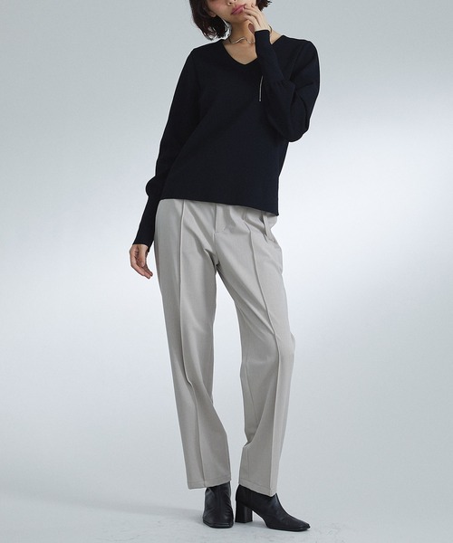 UNITED TOKYO（ユナイテッドトウキョウ）の「Vネックニット｜ウォッシャブル（ニット/セーター・レディース・オフホワイト/ブラック/ブルー・FREE）」の13枚目の写真