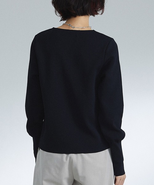 UNITED TOKYO（ユナイテッドトウキョウ）の「Vネックニット｜ウォッシャブル（ニット/セーター・レディース・オフホワイト/ブラック/ブルー・FREE）」の16枚目の写真