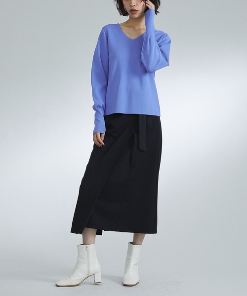 UNITED TOKYO（ユナイテッドトウキョウ）の「Vネックニット｜ウォッシャブル（ニット/セーター・レディース・オフホワイト/ブラック/ブルー・FREE）」の19枚目の写真