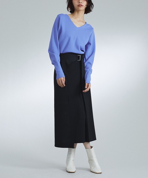 UNITED TOKYO（ユナイテッドトウキョウ）の「Vネックニット｜ウォッシャブル（ニット/セーター・レディース・オフホワイト/ブラック/ブルー・FREE）」の18枚目の写真