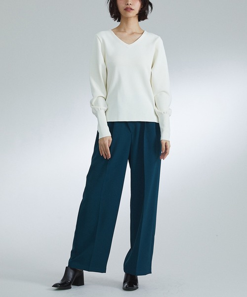 UNITED TOKYO（ユナイテッドトウキョウ）の「Vネックニット｜ウォッシャブル（ニット/セーター・レディース・オフホワイト/ブラック/ブルー・FREE）」の7枚目の写真