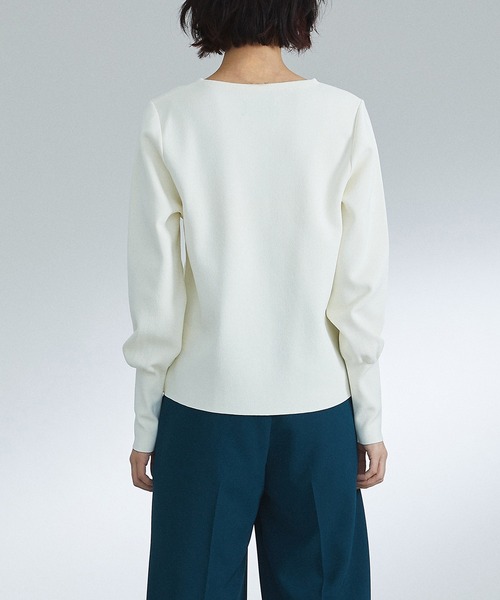 UNITED TOKYO（ユナイテッドトウキョウ）の「Vネックニット｜ウォッシャブル（ニット/セーター・レディース・オフホワイト/ブラック/ブルー・FREE）」の10枚目の写真