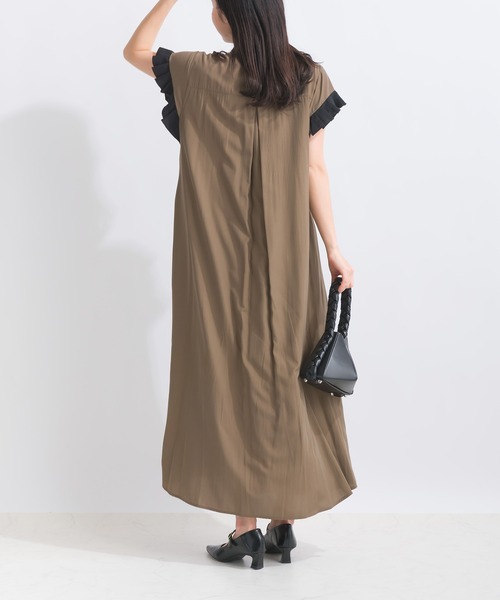 LUGIVA（ルギヴァ）の「フロントプリーツ比翼ワンピース（ワンピース・レディース・ブラック/ブラウン・M）」の9枚目の写真