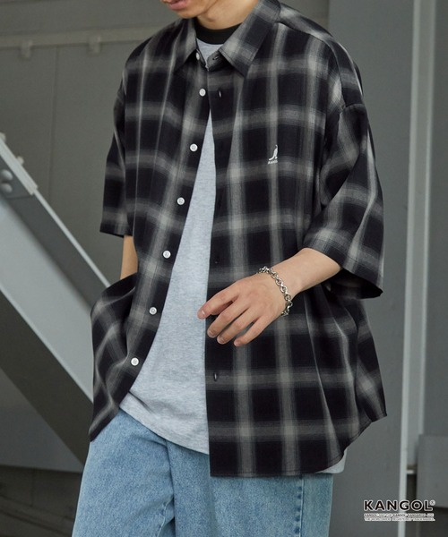 KANGOL(カンゴール)の「KANGOL / カンゴール 別注 ワンポイント ロゴ刺繍 オーバーサイズ アソート レギュラーカラー半袖シャツ(シャツ/ブラウス・メンズ・ブラック系/ネイビー/ブラック系1/ネイビー系/オフホワイト/サックスブルー/ブルー系・L/M)」の3枚目の写真