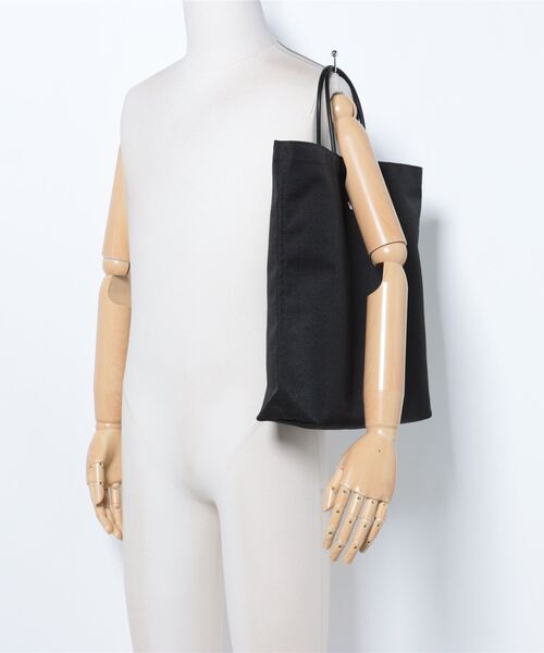 ORCIVAL(オーシバル)の「STRING HANDLE BAG MEDIUM(トートバッグ・レディース・ブラック/ナチュラル・FREE)」の7枚目の写真