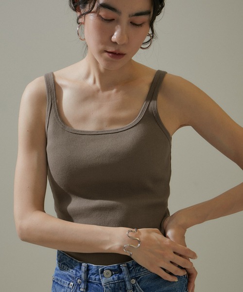 SALON adam et rope'（サロン アダム エ ロペ）の「【雑誌掲載】KINANファームリーリブタンクトップ（タンクトップ・レディース・レッド/オフホワイト/ブラック/カーキ・FREE）」の9枚目の写真